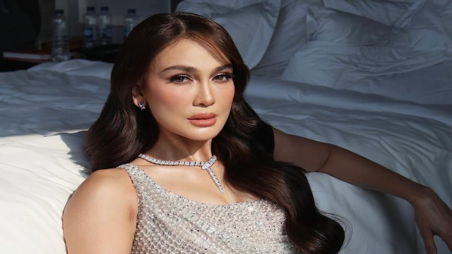 Luna Maya: Perjalanan Hidup, Cinta, dan Karier Sang Artis